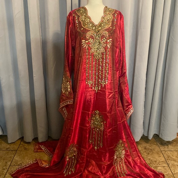 Red Stain Kaftan - Picture 1 of 5